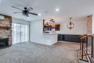 340 Springlake Ln in Aurora, IL - Building Photo - Building Photo