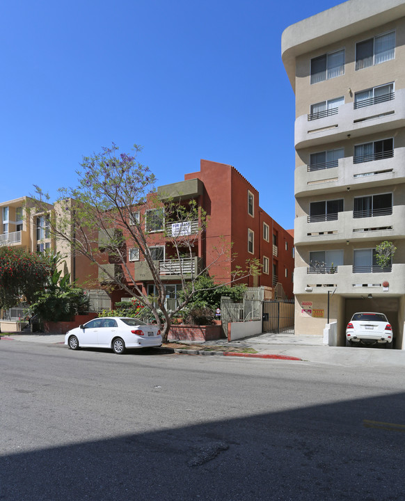 709 S Kingsley Dr in Los Angeles, CA - Foto de edificio