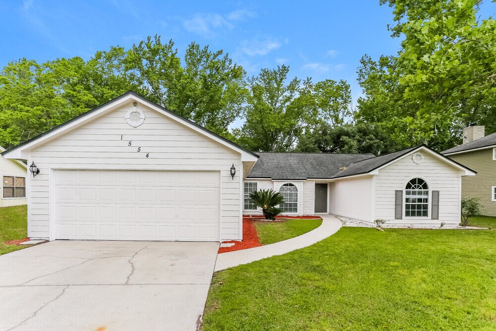 1554 Mountain Lake Dr W in Jacksonville, FL - Building Photo