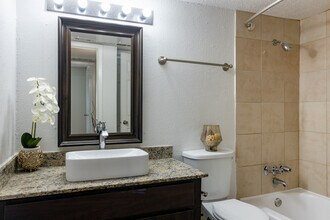 Residence at The Heights in Houston, TX - Foto de edificio - Interior Photo