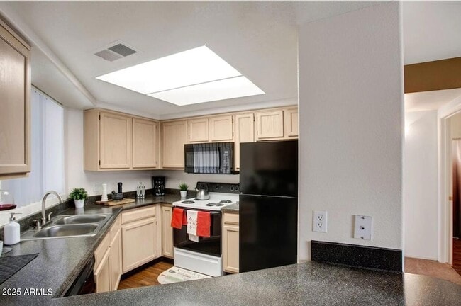 1550 E Thunderbird Rd, Unit 1 in Phoenix, AZ - Foto de edificio - Building Photo