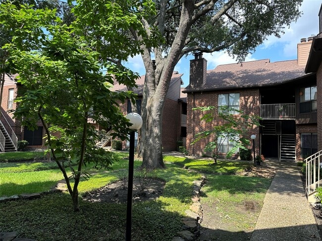 3150 Walnut Bend Ln in Houston, TX - Building Photo - Building Photo