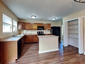 524 Bridgewater Dr in Greenfield, IN - Building Photo - Building Photo