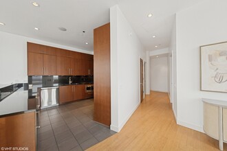 720 N Larrabee St in Chicago, IL - Foto de edificio - Building Photo