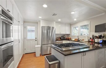 6262 Heil Ave in Huntington Beach, CA - Building Photo - Building Photo