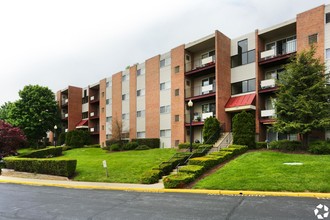 Liberty Place in Windsor Mill, MD - Foto de edificio - Building Photo