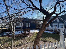 800 E Belmont Ave in Bensenville, IL - Building Photo