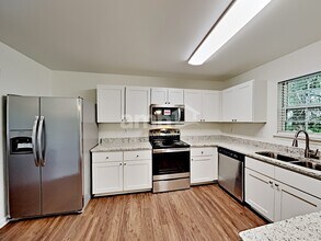 102 Lake Bridge Ct in Knightdale, NC - Building Photo - Building Photo