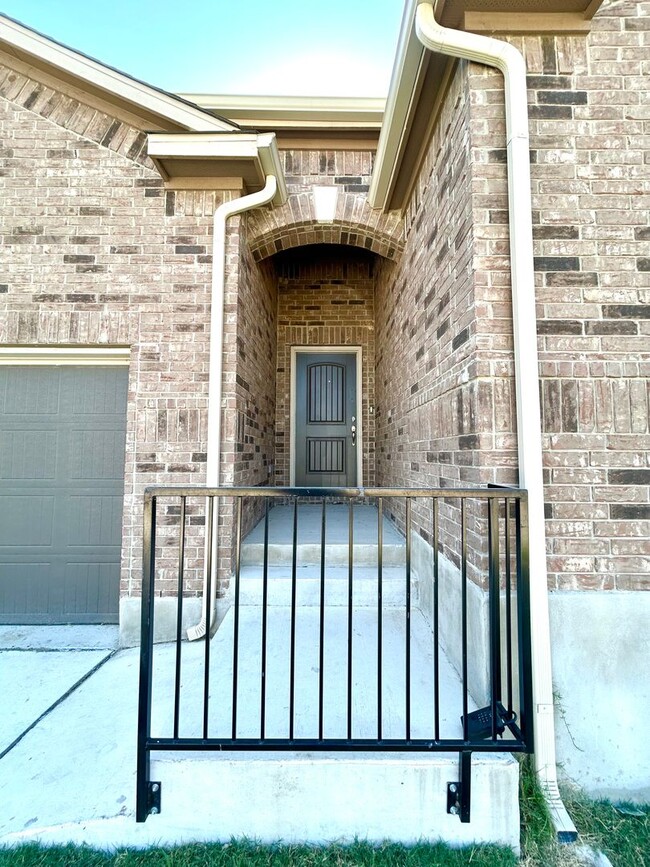 15352 Electra Cir in San Antonio, TX - Building Photo - Building Photo