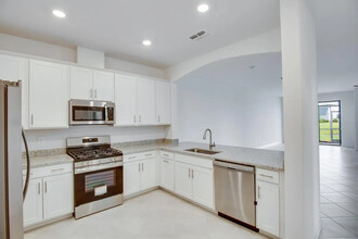 5512 Sapphire Stone Cv in Bradenton, FL - Building Photo - Building Photo