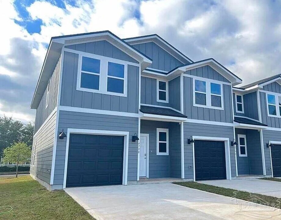 4798 Tenpence Dr in Pace, FL - Building Photo