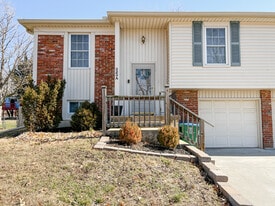 323 SE Melody Ln, Unit A in Lee's Summit, MO - Building Photo