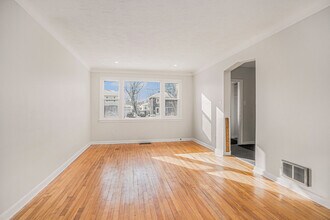 905 Smyth Rd in Ottawa, ON - Building Photo - Building Photo