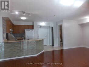 308-920 SHEPPARD Ave in Toronto, ON - Building Photo - Building Photo