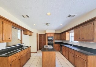 2810 Thorne Creek Ln in Houston, TX - Foto de edificio - Building Photo