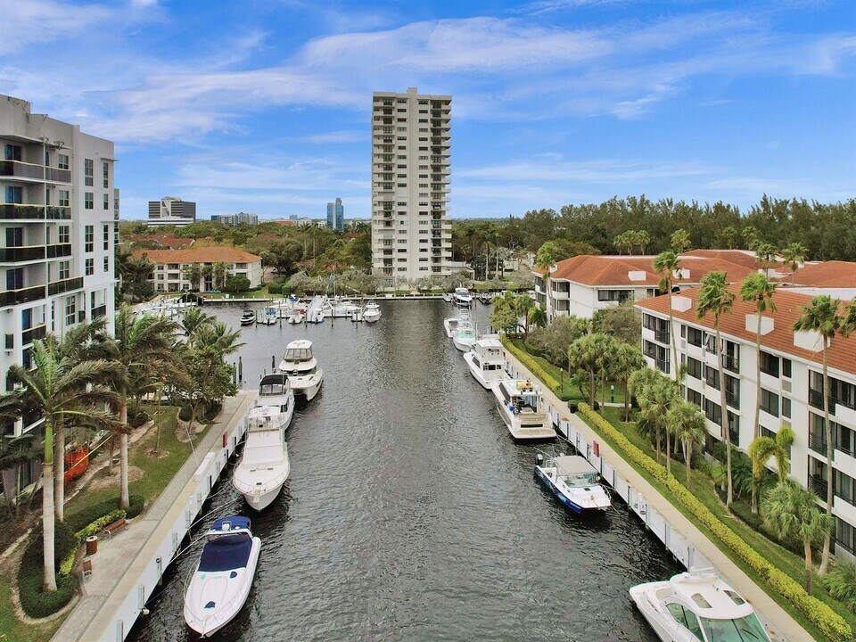 3200 Port Royale Dr N, Unit #208 in Fort Lauderdale, FL - Foto de edificio
