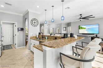 13100 Seaside Harbour Dr in Ft. Myers, FL - Building Photo - Building Photo