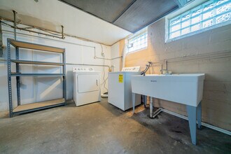 1200 Brentwood Rd in Cleveland Heights, OH - Foto de edificio - Building Photo