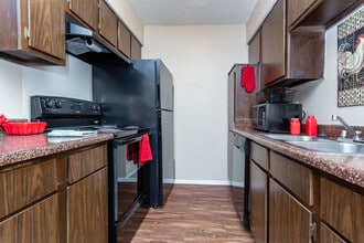 RIVER RANCH APARTMENTS in Sherman, TX - Building Photo - Interior Photo