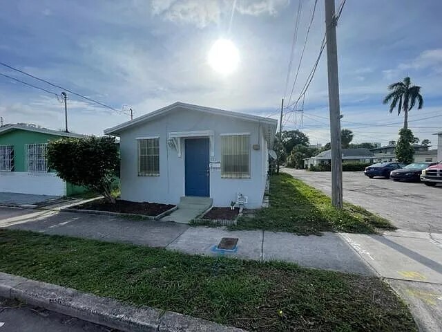 420 Douglass Ave in West Palm Beach, FL - Building Photo