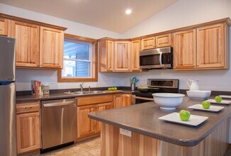 696 Jacko Ct in Hudson, WI - Building Photo - Building Photo