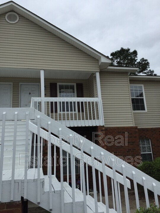 204 Magnolia Plantation Ct in Hinesville, GA - Building Photo
