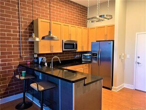 710 W Trade St-Unit -704 in Charlotte, NC - Building Photo - Building Photo