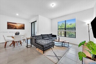 1004 Willow Pl in Riviera Beach, FL - Building Photo - Building Photo