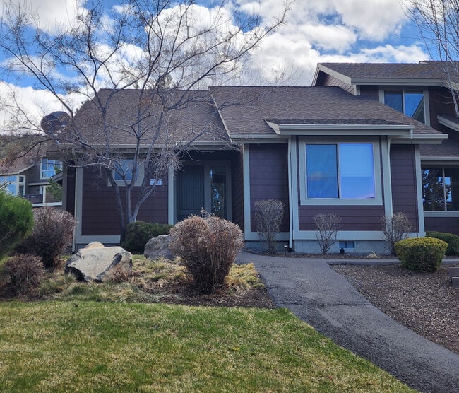 property at 1445 Highland Vw