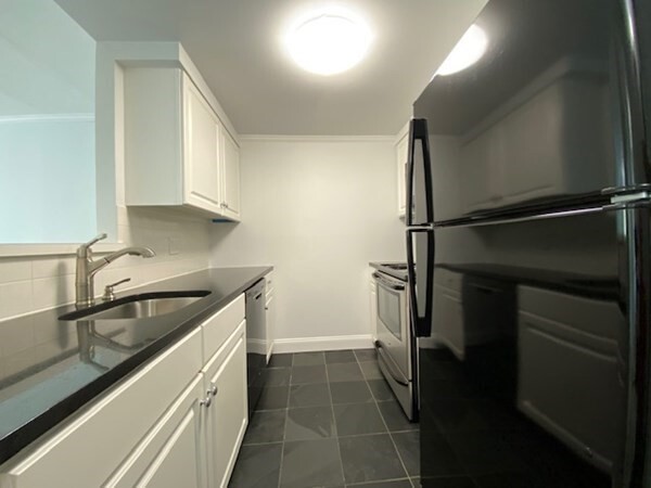 1933 Commonwealth Ave, Unit 607 in Boston, MA - Building Photo - Building Photo