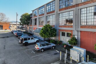 Besler Building in Emeryville, CA - Foto de edificio - Building Photo