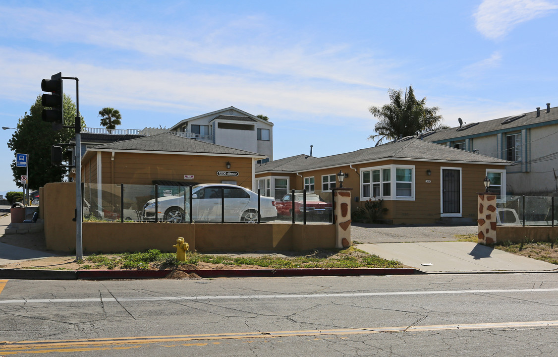 1206-1208 S Ditmar St in Oceanside, CA - Building Photo