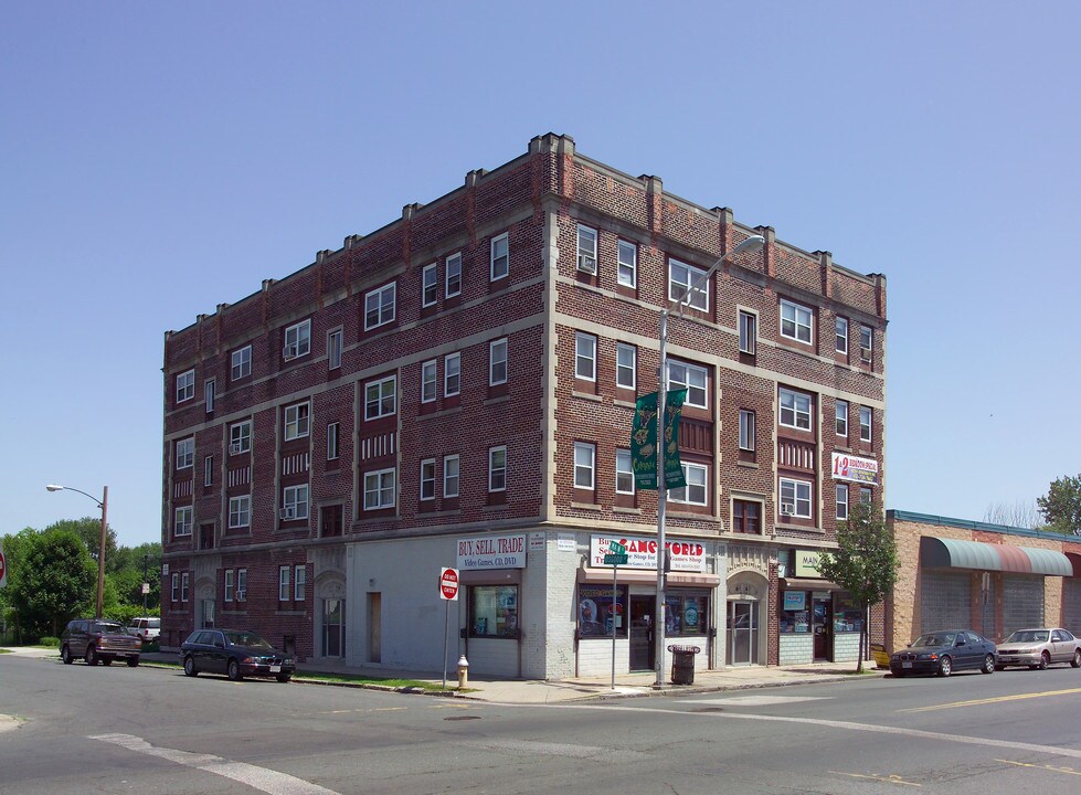 2469 Main St in Springfield, MA - Building Photo