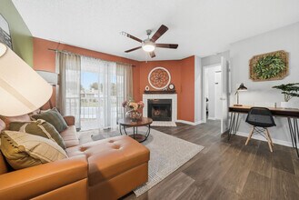 8307 Royal Sand Cir in Tampa, FL - Building Photo - Building Photo