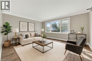 102 Sydney St N in Kitchener, ON - Building Photo