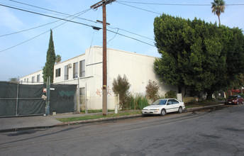 Fulcher Apartments in North Hollywood, CA - Foto de edificio - Building Photo