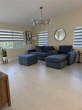 10030 W Guava St in Miami, FL - Building Photo - Building Photo