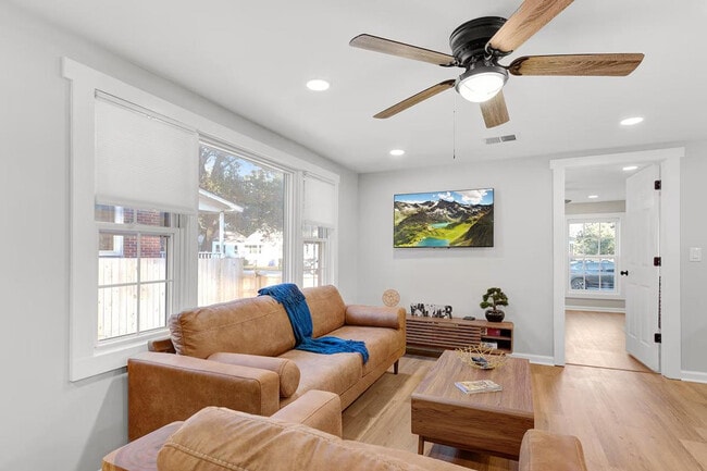 4737 Aster Dr in North Charleston, SC - Building Photo - Building Photo