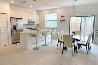 10431 NW 82nd St in Doral, FL - Building Photo - Building Photo