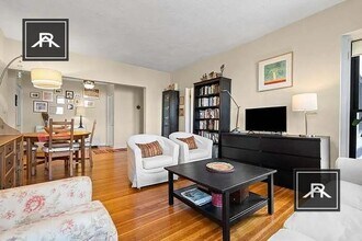 1402 Commonwealth Ave in Boston, MA - Foto de edificio - Building Photo