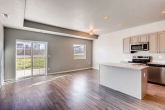 Sable Commons Townhomes in Aurora, CO - Building Photo - Building Photo