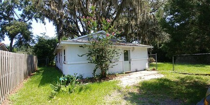 5420 Trout River Blvd in Jacksonville, FL - Building Photo - Building Photo