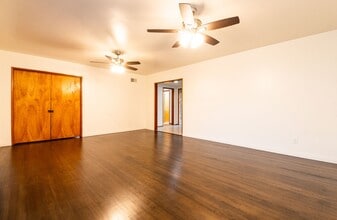 8535 Suva St in Downey, CA - Building Photo - Building Photo