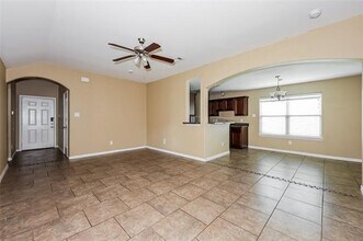 7648 Rainbow Creek Dr in Fort Worth, TX - Foto de edificio - Building Photo