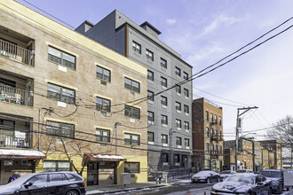 765 E 214th St in Bronx, NY - Building Photo - Primary Photo