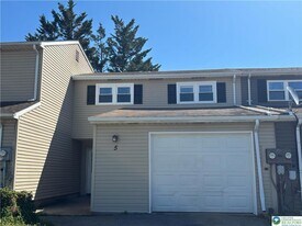 5 Stonewood Pl in Catasauqua, PA - Building Photo
