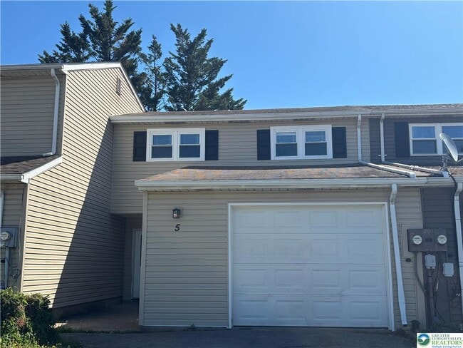 property at 5 Stonewood Pl
