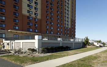 Asbury Tower in Asbury Park, NJ - Foto de edificio - Building Photo