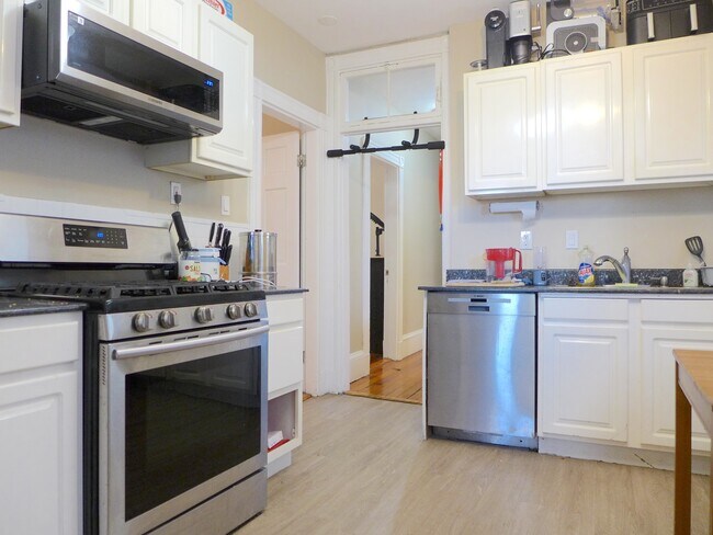3 Parker Hill Ter, Unit 1 in Boston, MA - Foto de edificio - Building Photo
