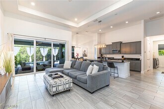27180 Williams Rd in Bonita Springs, FL - Foto de edificio - Building Photo
